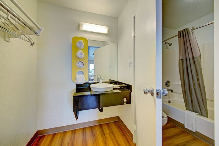Room 17 of 43
