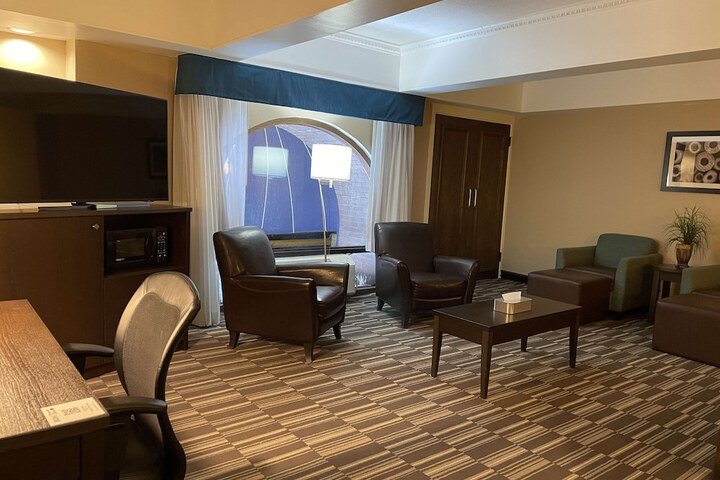 Room 11 of 37