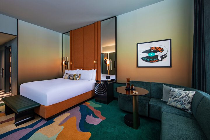 Room 26 of 87