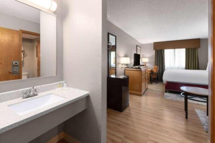 Smart Choice Inn and Suites