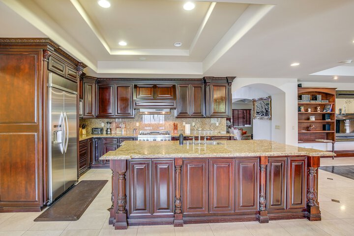 Spacious Fullerton Villa w / Private Pool & Hot Tub