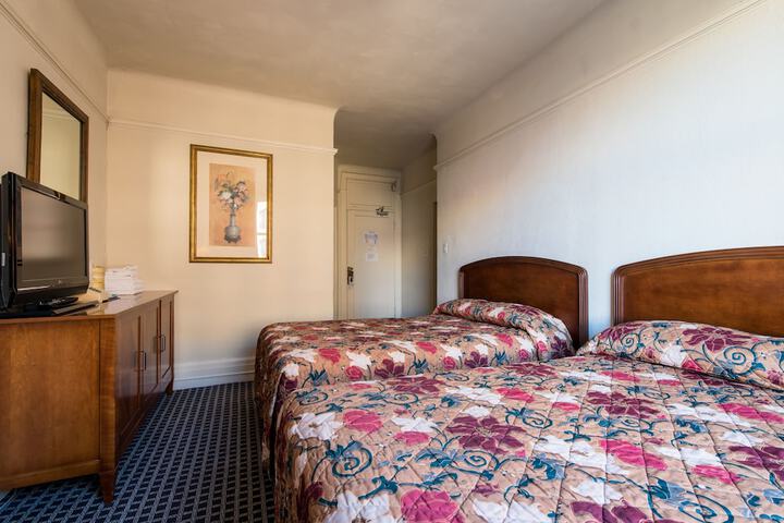 Aida Plaza Hotel