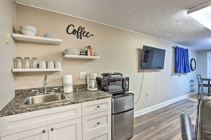 Centrally Located Sturgis Apt on Main St. w / Garage