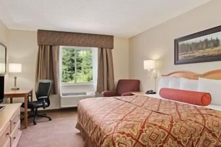 Savanna Inn & Suites