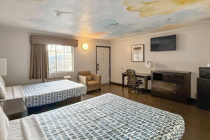 Room 15 of 18