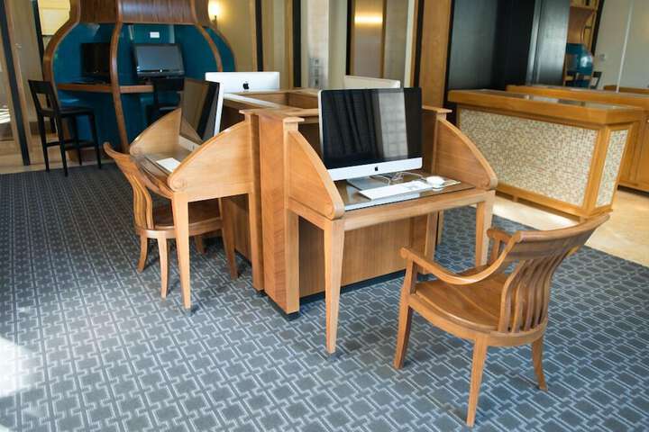 Business Center 18 of 20