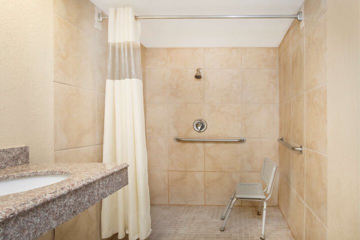 Room 6 of 15