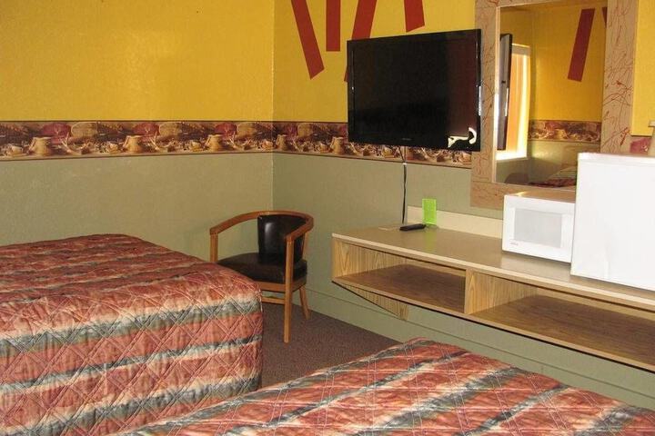Earth Inn Motel