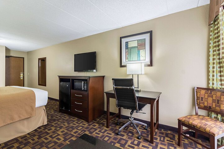 Room 8 of 33