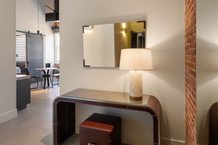 Room 41 of 100