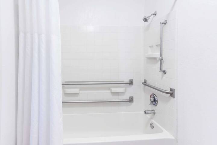 Room 7 of 36