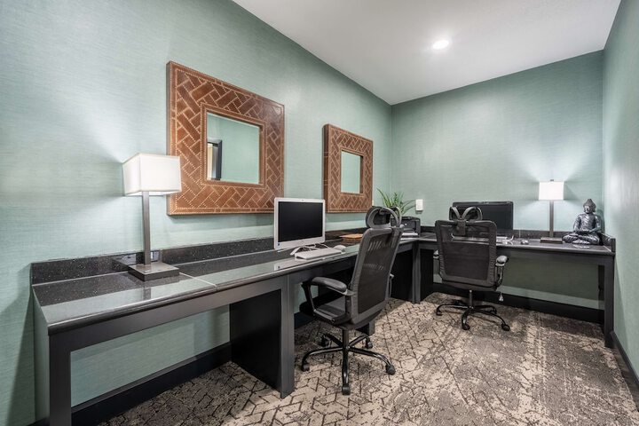 Business Center 28 of 28