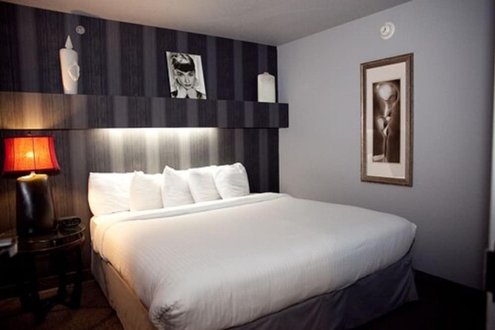 Room 53 of 91