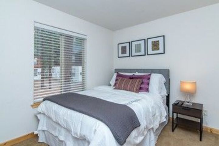 Spacious and Bright near Kings Beach by RedAwning