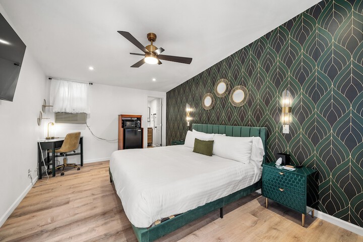 CedarWood Inn