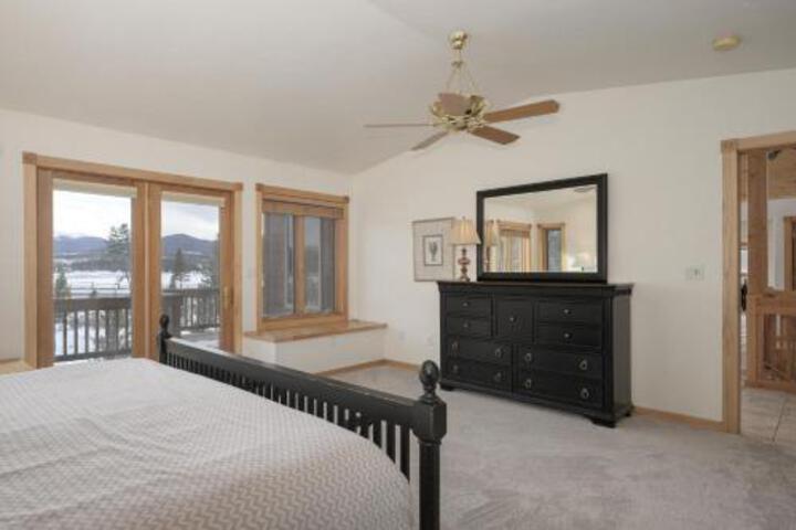 Mountain Peak 3.5 Bathrooms Home