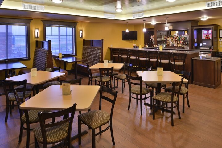 Lounge 51 of 58