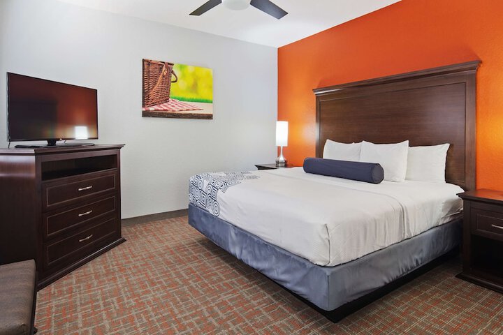 Room 18 of 25