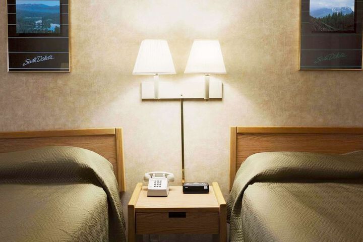 Room 10 of 16