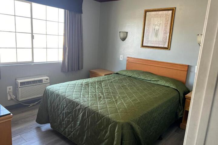 Harbor Inn