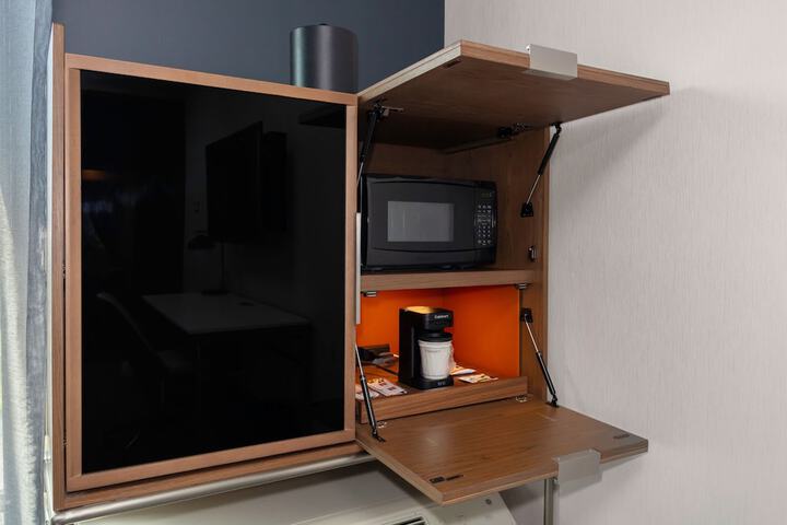 Room 13 of 28