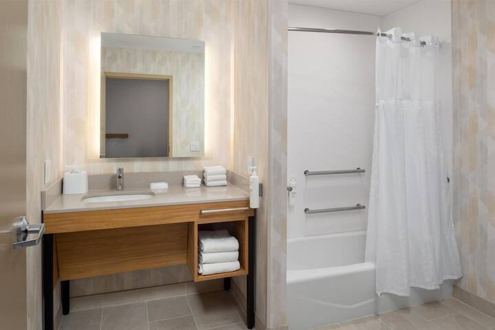 Hampton Inn & Suites by Hilton San Diego SeaWorld Near Old Town
