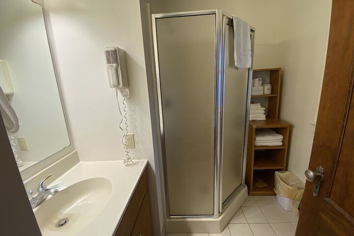 Room 42 of 104