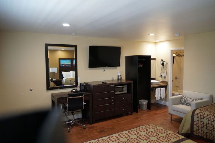 Room 22 of 37