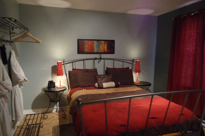 Room 33 of 40