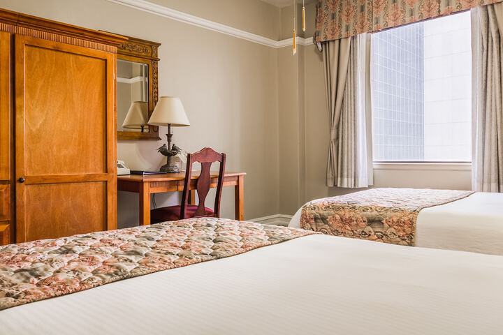 Room 28 of 40