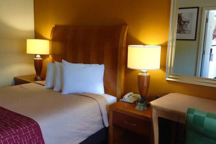Pilgrim Inn & Cottages