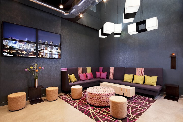 Lounge 19 of 26