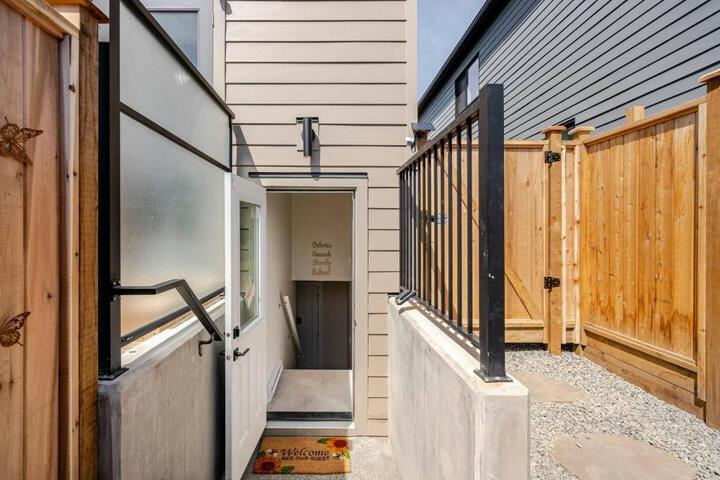 Victorias Family Oceanside Retreat brand new 2br basement