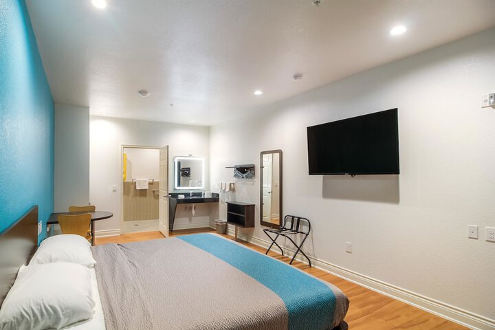 Room 11 of 39