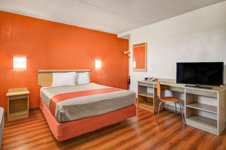 Room 21 of 34