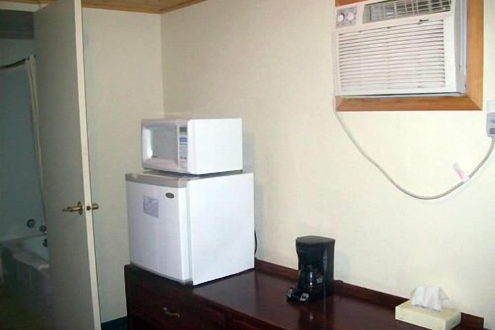 Room 10 of 14