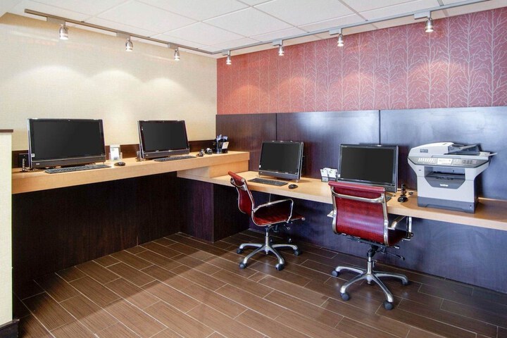 Business Center 44 of 45