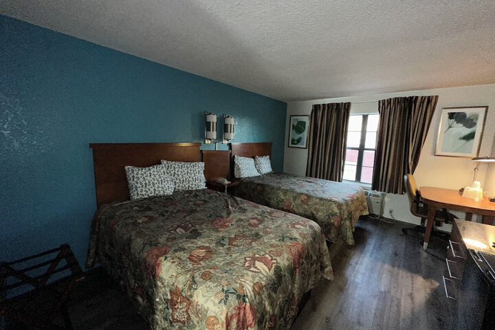Room 21 of 32