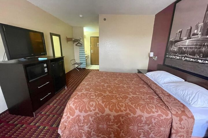 Super 8 by Wyndham Paris IL