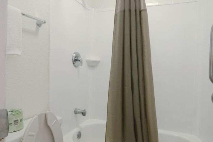Room 25 of 29