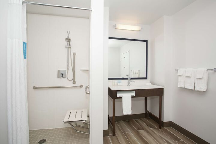 Room 25 of 59