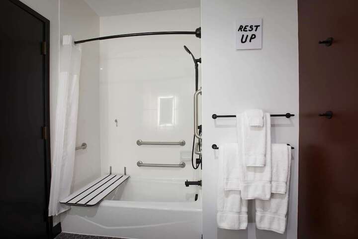 Room 16 of 74