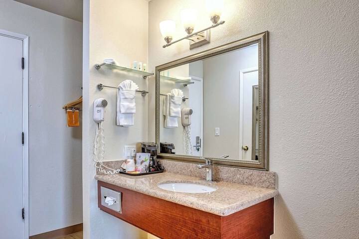 Room 21 of 42