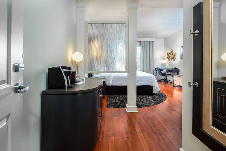 Room 33 of 49