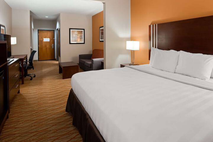 Room 17 of 28