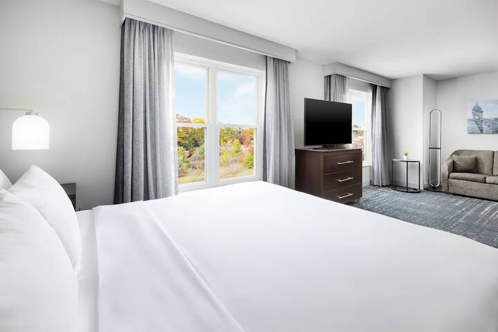 Homewood Suites by Hilton Manchester / Airport