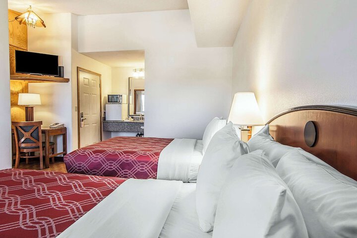 Econo Lodge Inn & Suites Madras