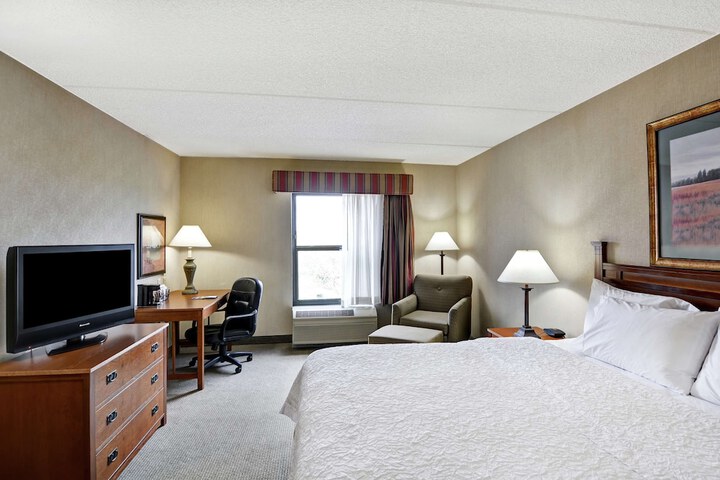 Room 27 of 40