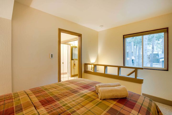 Mountain Condo w / Fireplace in Kirkwood Ski Resort