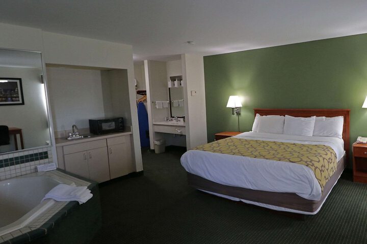 Room 9 of 30